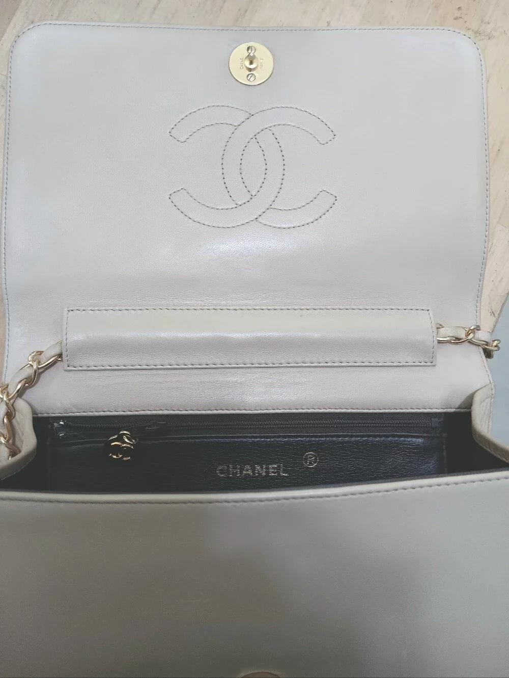Chanel ✨️ Vintage Medium Full Flap Cream Beige Lambskin 24K GHW